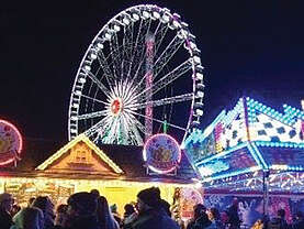 Poole England Volksfest Riesenrad Lichter abends