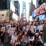 Times Square New York USA Schülergruppe