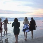 Freunde Schüleraustausch Strand Sonnenuntergang