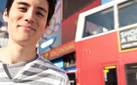 Schüler London Sprachreise England Bus rot