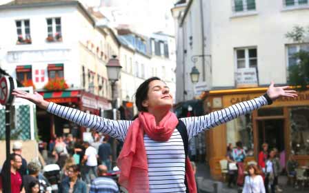 Paris Montmatre Schüler glücklich frei Frankreich Sprachreisen