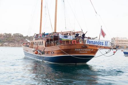 Schiff Hafenrundfahrt Schülersprachreise Schüler winken Meer Sommer