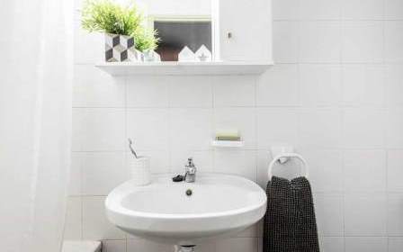 Badezimmer Unterkunft Barcelona Schüler Waschbecken Dusche Handtuch Spiegel