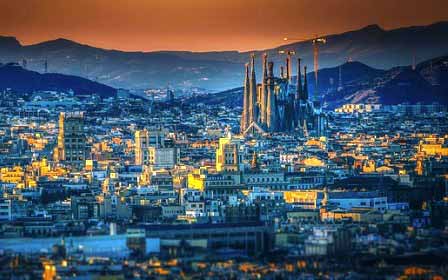 Barcelona Panorama Skyline nachts abends Sagrada Familia