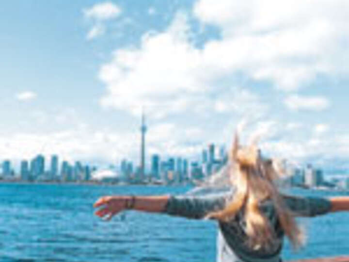 Schüleraustausch Toronto Skyline Schülerin 